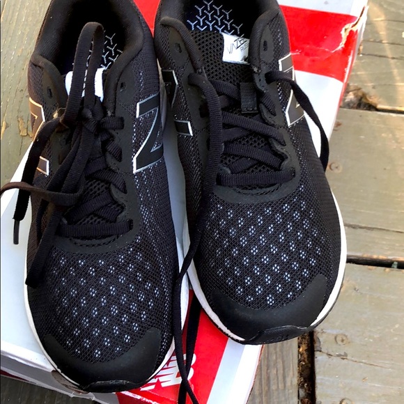 Brand New with Box size 3 1/2 New Balance - Picture 1 of 3